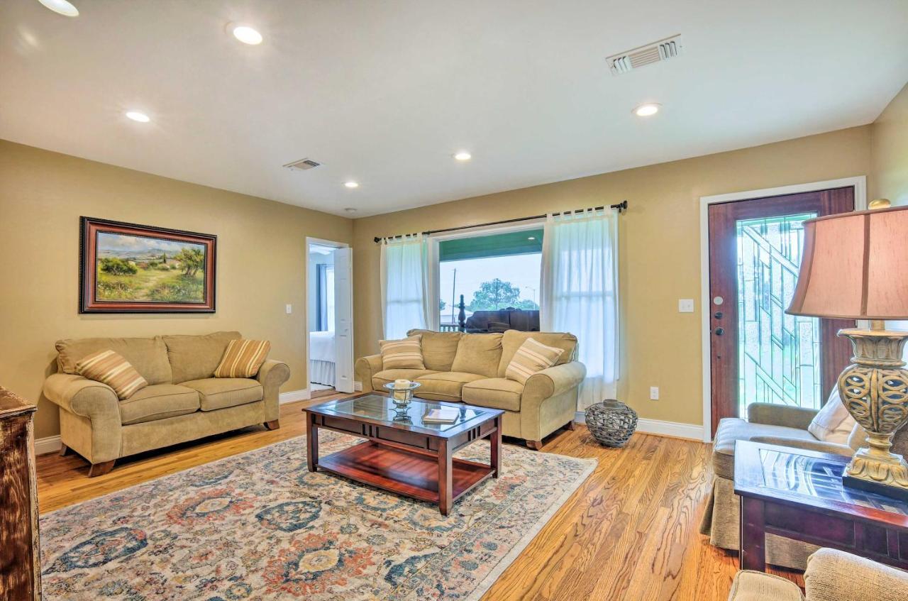 The Gathering Place Brenham Home On 6 Acres מראה חיצוני תמונה