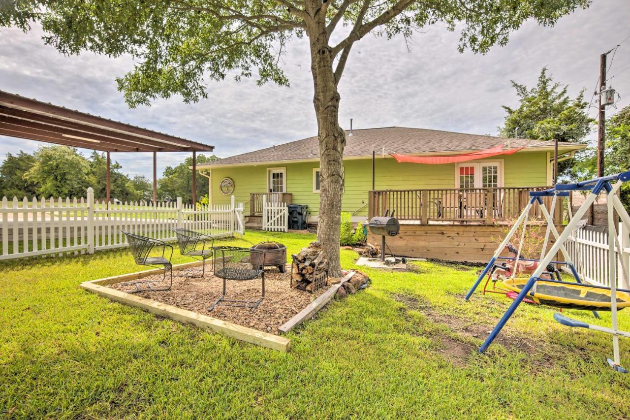 The Gathering Place Brenham Home On 6 Acres מראה חיצוני תמונה